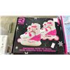 Image 2 : SHELF OF ASSORTED ICE & FIGURE SKATES & CONVERTIBLE INLINE/ICE SKATES