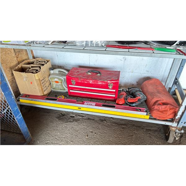 SHELF OF ASSORTED ITEMS INCLUDING; LEVELS, TOOLBOX WITH CONTENTS, DRILLS & MORE