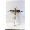 Image 1 : CROSSBOW WITH SIX 2210 ARROWS