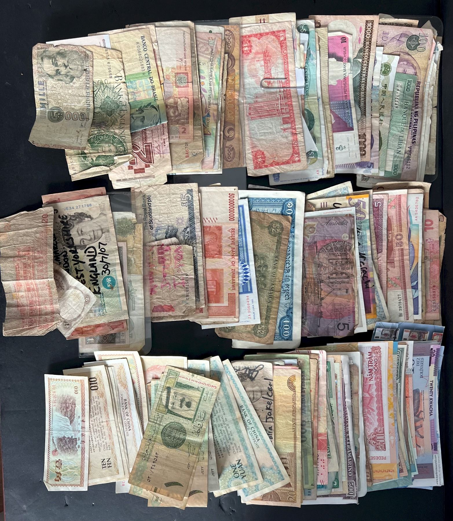 World banknote lot; Large group of approx. 200 notes. Various countires ...