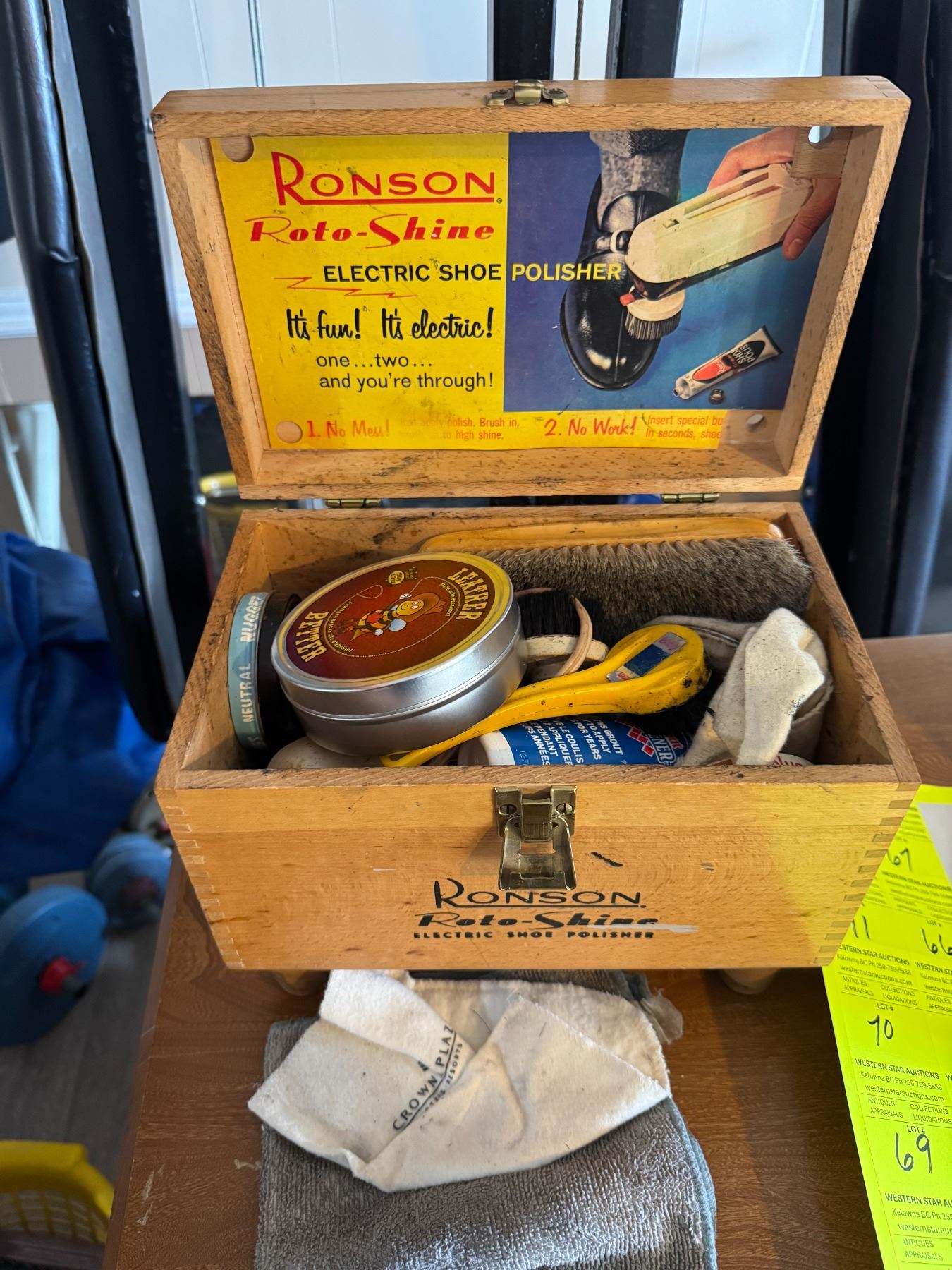 Ronson shoeshine box and contents