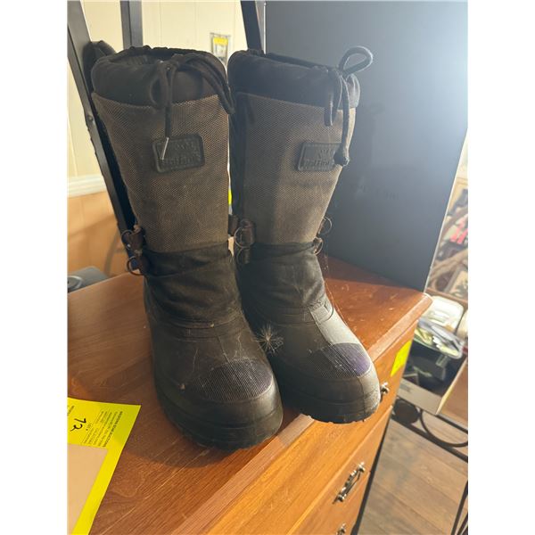 Baffin boots size 9