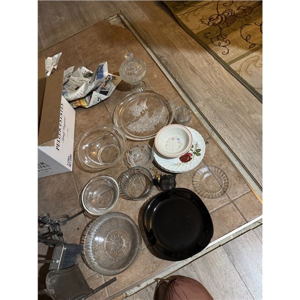 Assorted bowls and dishes, etc.