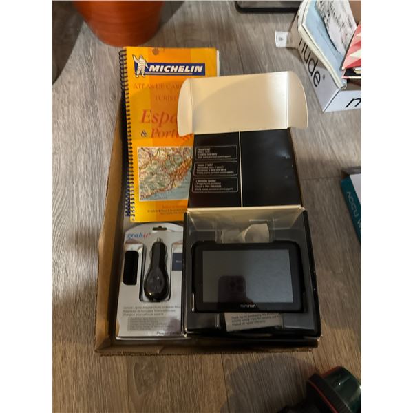 Tom, Tom map and charger