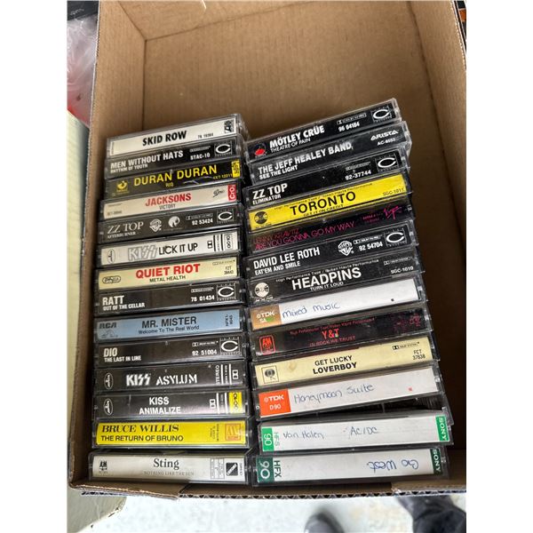 Cassettes, Duran Duran, Duran Duran, Duran kiss loverboy, ZZ Top, Mötley Crüe, etc.