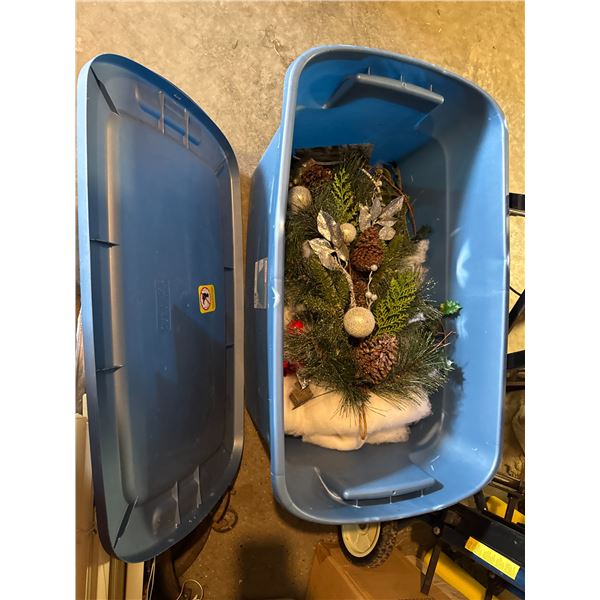 Christmas decor and Bin with lid