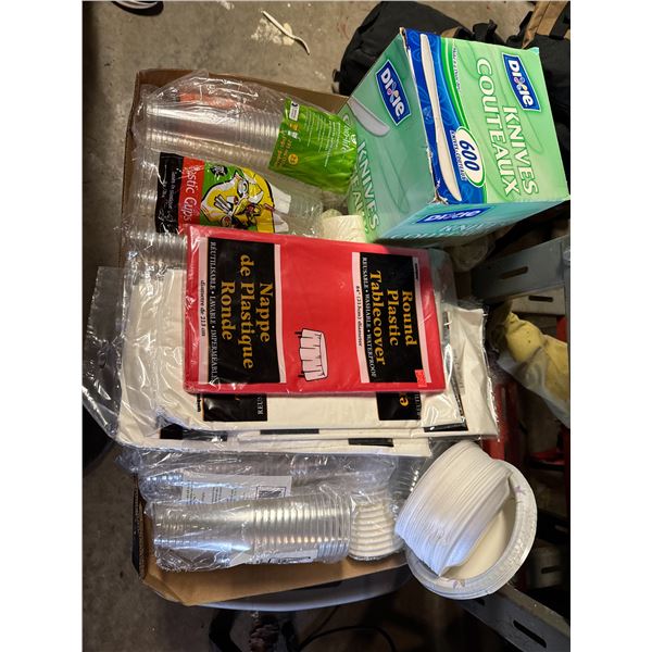 Disposable knives and tablecloth, etc.