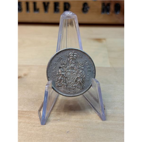 Lot 49-1) 50c Canadian coin 1966