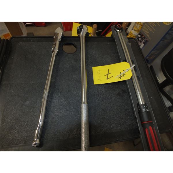 1 Torque Wrench & 2 Large Ratchets
