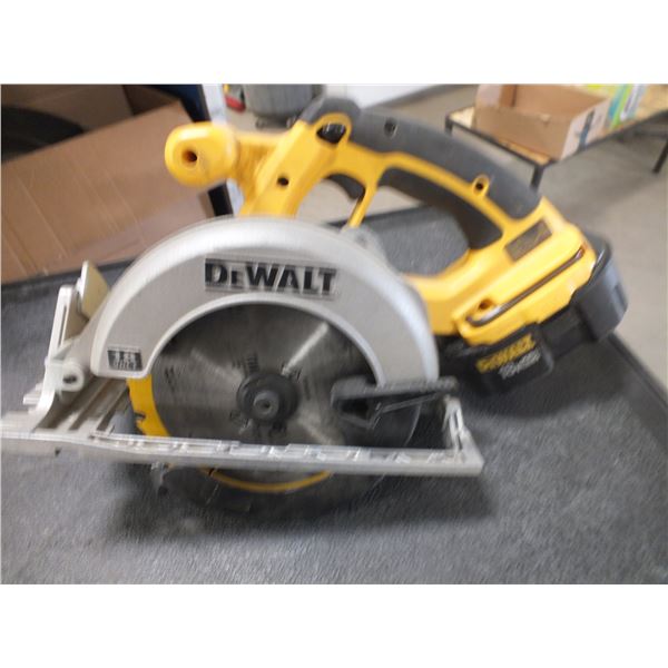 DeWalt 6 1/2" Circular Saw
