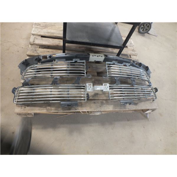 2 Front Vehicle Grills