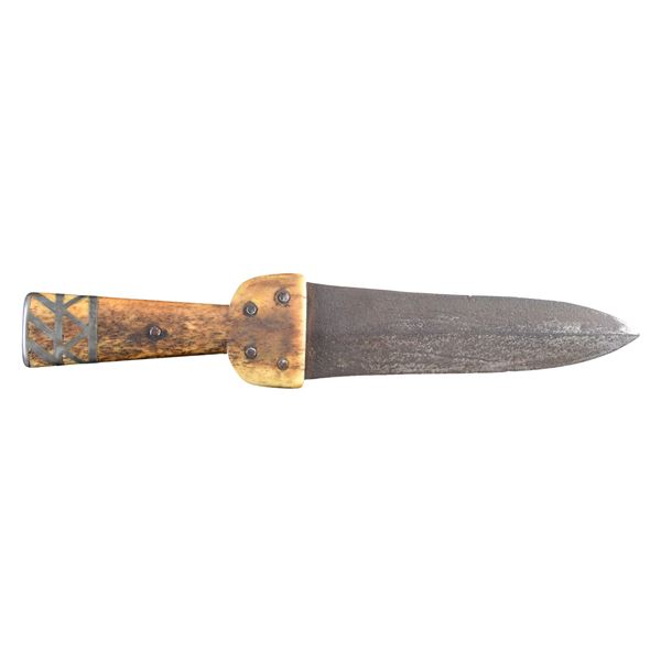 NATIVE AMERICAN DAG-STYLE BELT KNIFE.