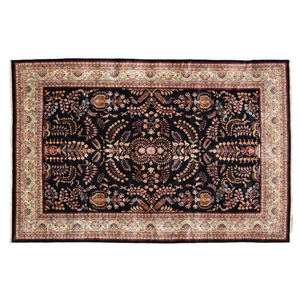 AN EXCEPTIONAL MODERN SAROUK CARPET.