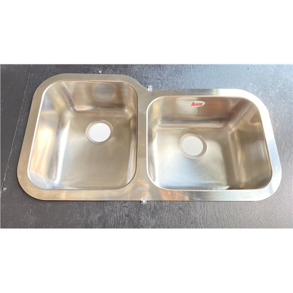 GROUP OF 3 TEKA 125099 STAINLESS STEEL UNDERMOUNT DOUBLE SINK