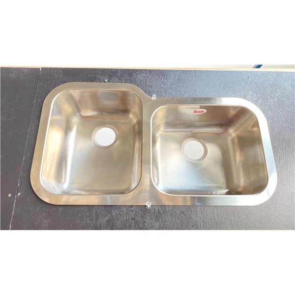 GROUP OF 3 TEKA 125099 STAINLESS STEEL UNDERMOUNT DOUBLE SINK