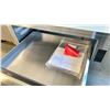 Image 2 : THERMADOR WD30ES 30"W WARMING DRAWER