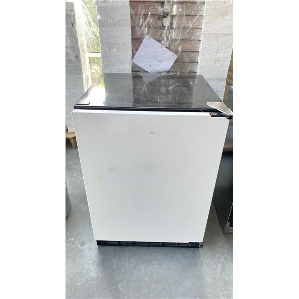 G.E MONOGRAM ZIBI240PII BAR FRIDGE WITH ICE MAKER