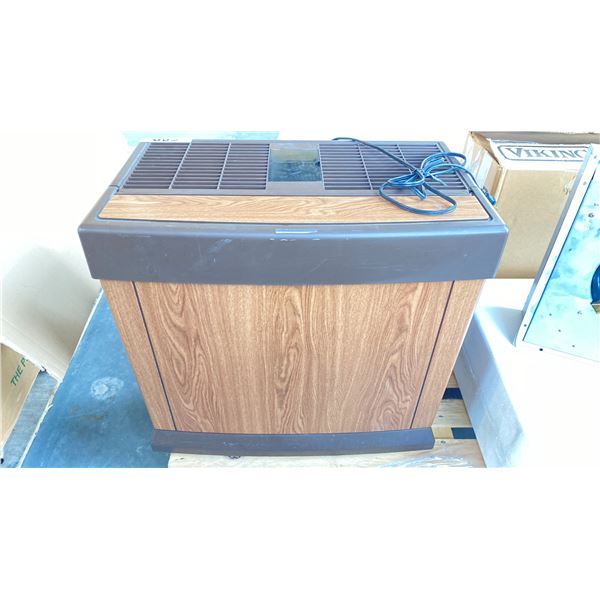 MOIST AIR WOOD PANEL DEHUMIDIFIER