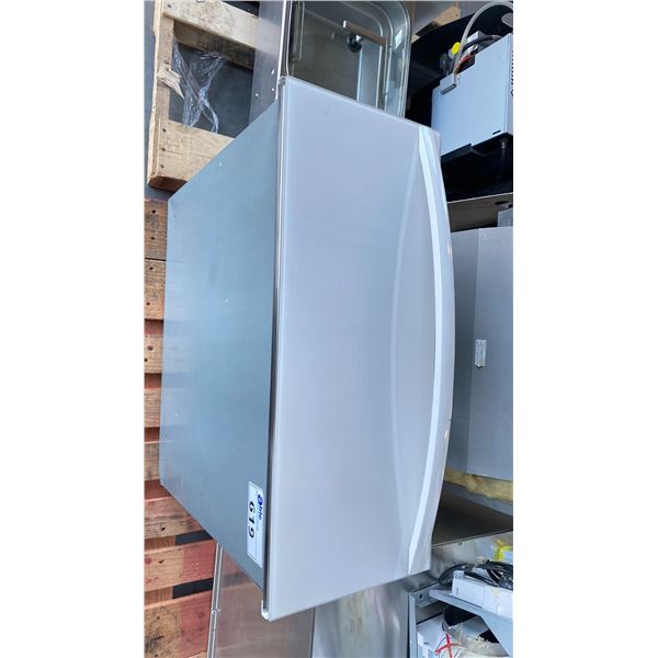 MIELE WHITE GLASS FACED WARMING DRAWER APPROX 27.5"W MODEL WD01