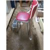 Image 3 : chair with foldable foot rest