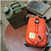 Image 1 : Jerry can 20L and boat fuel tank