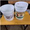 Image 1 : 2 plastic buckets