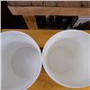 Image 2 : 2 plastic buckets