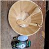 Image 1 : salad bowl with utencils and light bulb