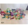 Image 1 : Lot of small toys and trinkets