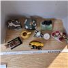 Image 1 : lot of ceramic houses, figurines and salt and pepper shakers