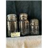 Image 1 : 3 Perfect seal jars - 1 square