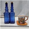 Image 1 : 2 blue decanters and las vegas mug and dish