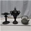 Image 1 : 2 metal decorations and 1 small metal tea pot