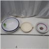 Image 1 : 3 decorative ceramic bowls