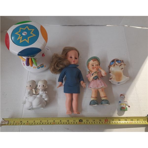 Lot of Kids Playing Toy.