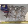 Image 1 : 5 Flood Lights and 12 Beg Bulbs (Work)