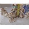 Image 3 : Decorative Figures.