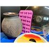 Image 4 : 11 Items in Lot Decorative Vase, Ornaments, Glassware