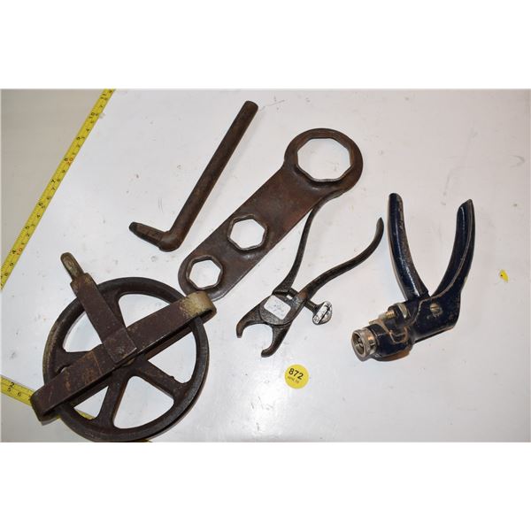 Saw set, tools, pulley