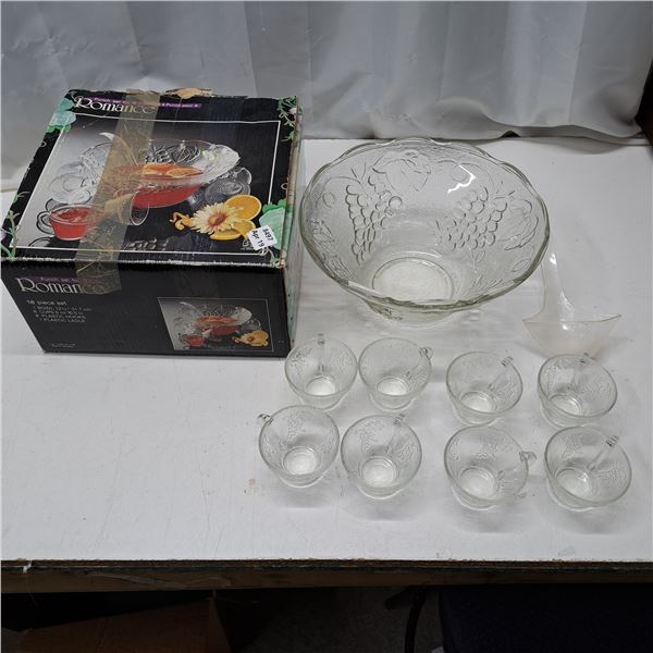 18 piece glass punch set, missing 8 pieces