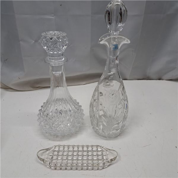 2 glass decanters and glass tray