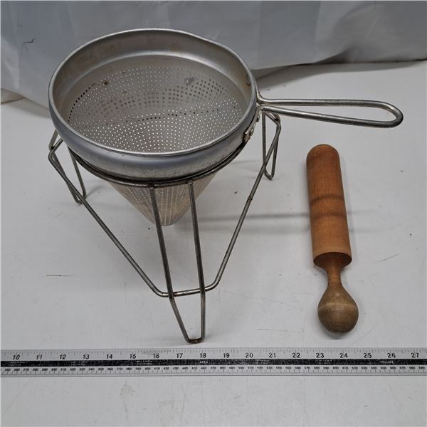rolling pin and strainer with stand