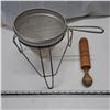 Image 1 : rolling pin and strainer with stand