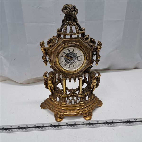 metal clock, the clock is loose