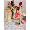 Image 4 : 1025 Dolls from around the world with stands