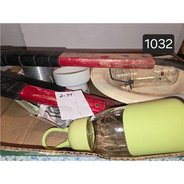 1032 Box of Kitchen odds and Ends
