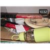 Image 1 : 1032 Box of Kitchen odds and Ends