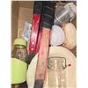 Image 2 : 1032 Box of Kitchen odds and Ends