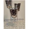 Image 4 : 1033 Set of 3 Glass  Decorative Pedestal Vases