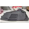 Image 2 : Rubbermaid Automotive Floor Mat